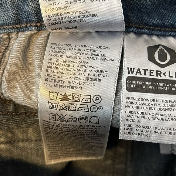 LEVIS Premium Wedgie Fit Upcycled Shorts Black Denim High Waist Button Fly  27 - Picture 11 of 14